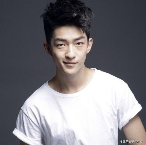 李贺吃瓜看娱乐圈